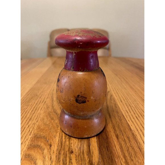 A Very Vintage Peppy Pepper Shaker - Picture 4 of 9